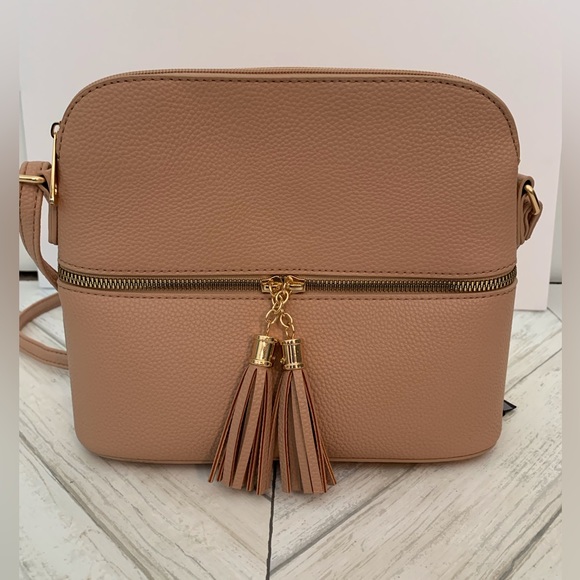 Crossbody handbag with adjustable strap - Picture 4 of 10